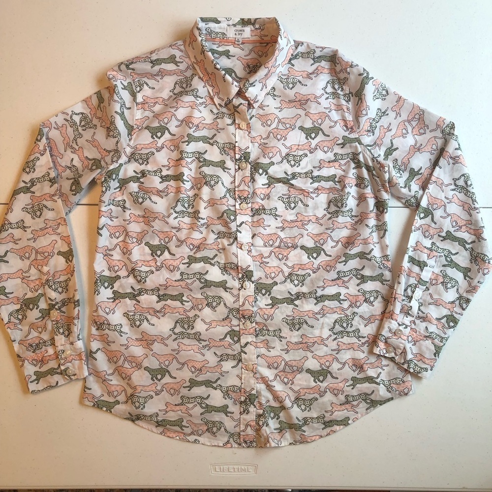 Crown and Ivy Woman’s Multicolor Patterned Button Down Shirt Size M